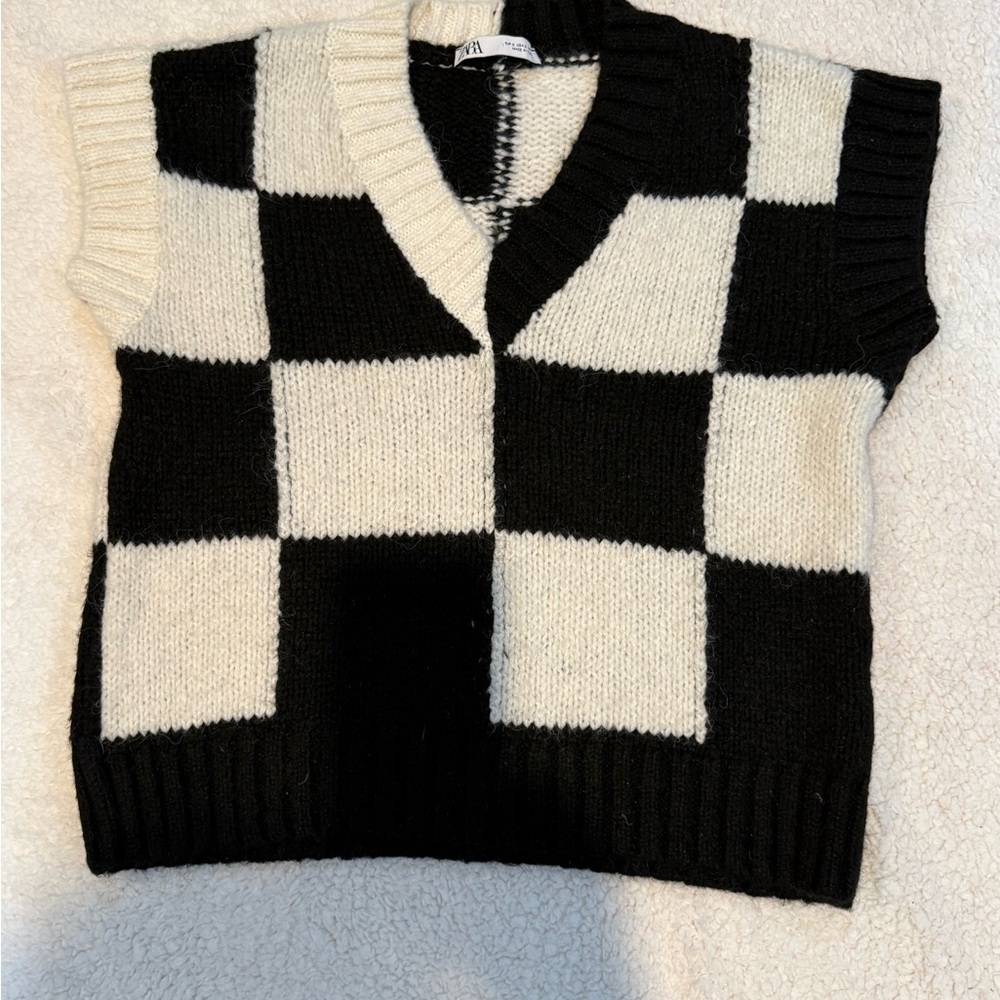 Zara Black & White Checkerboard V-Neck Sweater Vest